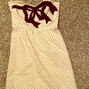 Boutique strapless dress with pockets!